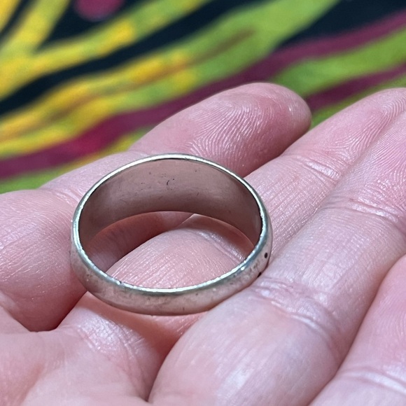 VTG First Nations Artist Signed Mother of Pearl Inlaid Sterling Silver Ring - Picture 5 of 6